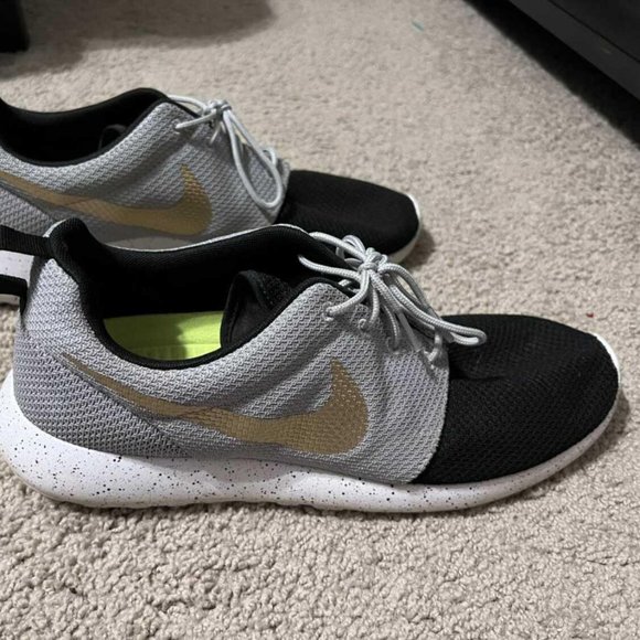 NIKE ID MENS 11.5 SHOES - WORN ONCE! - Picture 5 of 6